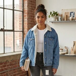 NWT FOREVER 21 Sherpa Lined Denim Jacket, Size L, Light Wash